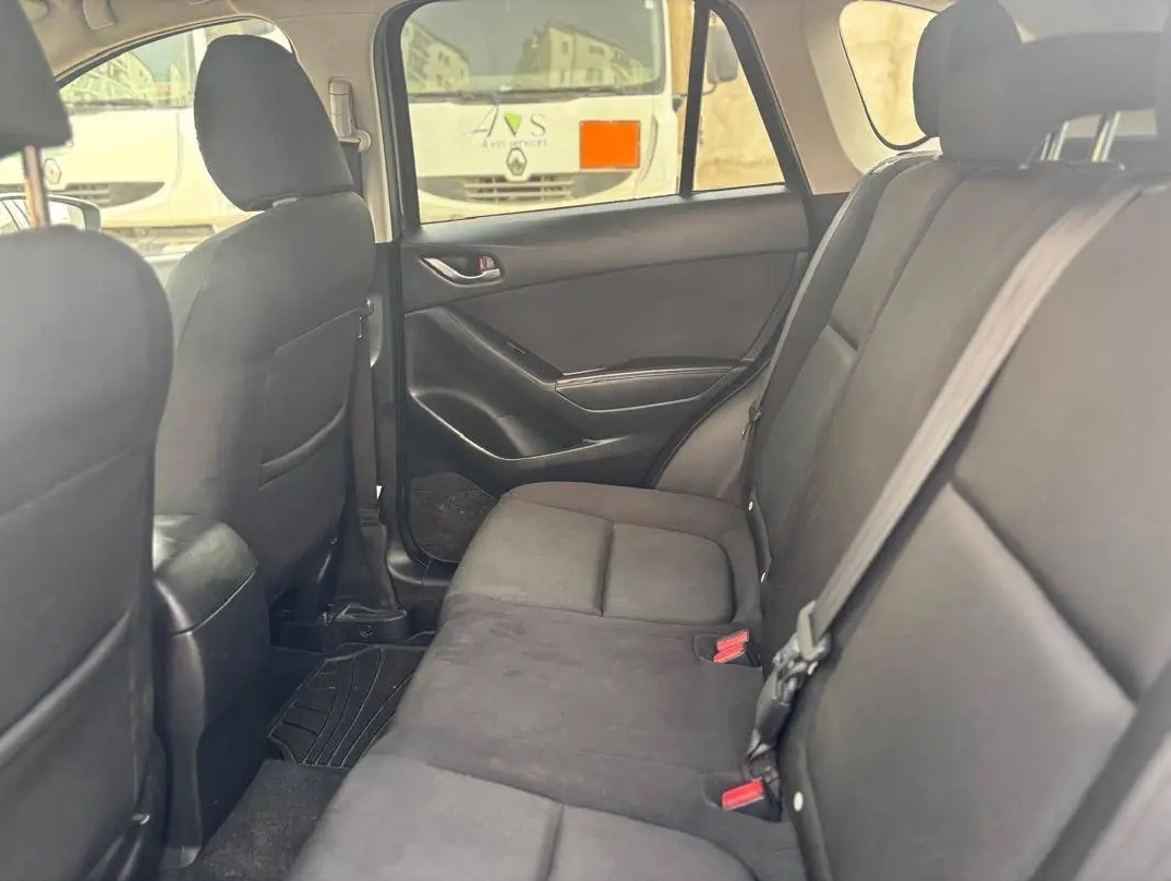 Voiture cx4 2016